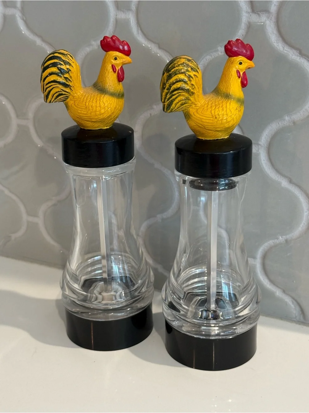 Vintage Country Farmhouse Clear Rooster Salt and Pepper Grinder Mill Set